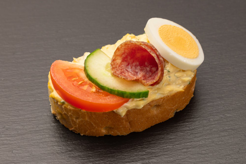 Ei-Salat mit Salami